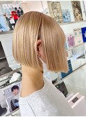 ダブルカラーミルクティーベージュインナーカラーショートボブ