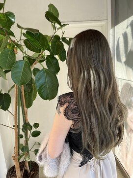 クロエ バイ ラヴィズム 小針店(CLOE by LUVISM) グリーンベージュカラー