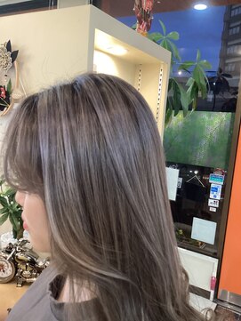 ディーエージーヘアブース(DaG Hair Booth) グレー系ハイライト