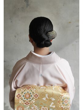 カムジーヘッド(COMEGHEAD) ヘアセット