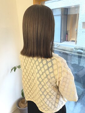 ウーム 清澄白河(uhm) 【清澄白河 半個室】 切りっぱなし・外はねスタイル