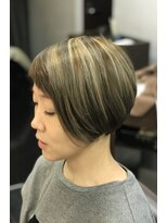 トイロヘアー(toiro hair)&nbsp;ハイライトが効いたショートボブ
