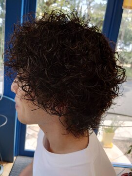 グラムゼロ メンズのワイルドミディアムパーマスタイル