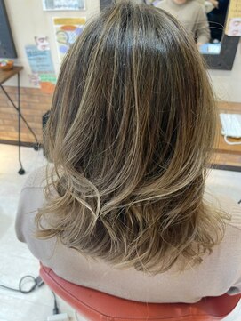 ヘアスタジオブービー ハイライト×ミディ