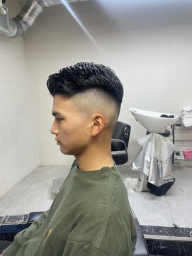 メリケンバーバーショップ フクオカ(MERICAN BARBERSHOP FUK) スキンフェードバーバーアップバング