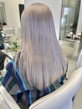 イリ(iLi) 【iLi×REN】ホワイトグレージュ/髪質改善/ハイトーンカラー