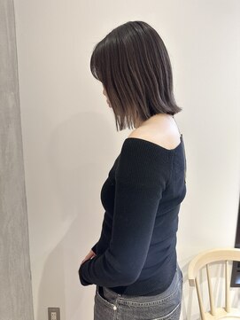 ヨーク(YOKE) YOKE 切りっぱなしボブぱつっと結べるボブネイビーグレージュ