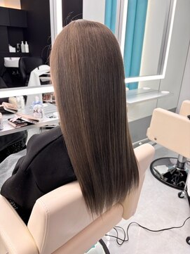 テイス 新宿(TACE) グレージュ[ネビージュ/黒髪/小顔/新宿]