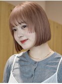 切りっぱなしボブ　ベージュ　ピンク　デジタルパーマ風前髪