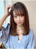 ホワイトグレージュ後れ毛が可愛い顔周りレイヤーミニウルフ