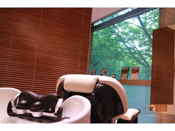 ヘアーアンドメイク アシュレ(Hair&Make assur'e)の写真/1席のみの個室ヘッドスパで心からリラックス！自分だけの特別な空間で癒やしのひと時を過ごしませんか☆