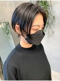 ハンサムショート、センターパート、インナーカラー