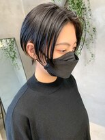 テトヘアー(teto hair) ハンサムショート、センターパート、インナーカラー