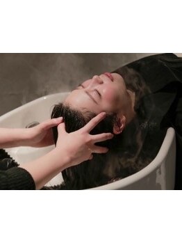 忙しい日々を忘れ至福のひとときを[ブリーチなしダブルカラー/顔まわりカット/Men’s/レイヤーカット]