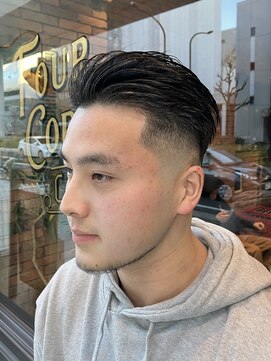 フォーコーナーズ(Four Corners) オールバック/スキンフェード/フェードカット/バーバー