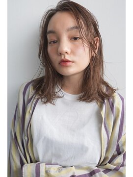 コス(kos) 大人可愛い/レイヤーロング/グレーベージュ/前髪パーマ/二子玉川