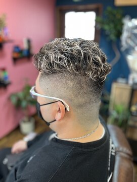 クレイジーバーバー(CRAZY BARBER) 極道パーマ　メッシュ