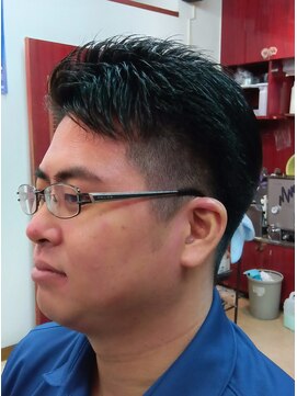 ヘアーサロン ピエロ フェードカット アップバング