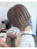 アーブル ヘアーアンドメイク(ARBRE) ダブルカラーショートベージュハイトーンカラー