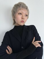 ヌウ(nuu)&nbsp;〈生平〉ホワイトブロンド/ブリーチ/ダブルカラーベリーショート