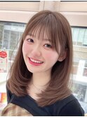 ミディアムレイヤーセミロング顔まわりシースルーバング薄め横髪