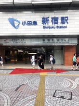 【★新宿駅西口地上の出口からのスタート★】