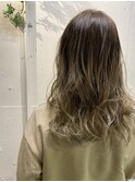 《tomi》ハイトーンバレイヤージュカラー☆