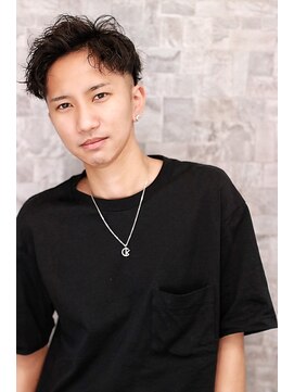 サロン クィ ベルジョーネ(SALON QUI BELLGIONE) ツイストスパイラル×ローフェード