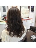 大人可愛いロング×アッシュグレージュカラー。