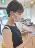 耳掛け大人女子ショートヘア[寒色系カラー/ダークアッシュ]
