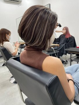 エイル 茶屋町(Eir) 【ハイライト】【ブリーチ】【トリートメント】【髪質改善】