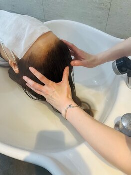 レイ(rei)の写真/経験を積んだスタイリストによるマンツーマンサロン＊ダメージレスな透明感カラーが◎