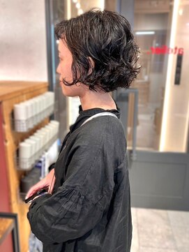 アトリエ(atelier.) ボブパーマ　強めパーマ　オン眉　束感　20代30代　大人ショート