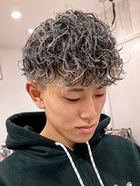 ヘアアンドフェイス ルースト(hair&face ROOST) “パーパススパイラル”“ブリーチハイライト”