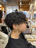 アメラボ(AmeLab)&nbsp;センターパート/強めツイストスパイラル/ワックス仕上げ