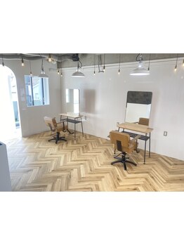 一人ひとりの理想のスタイルやお悩みに寄り添い、大人女性に人気のマンツーマン×プライベートサロン。