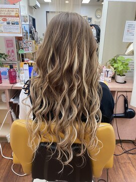 ヘアアンドメイクビ美(Be) 巻き髪ロング