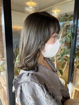 キュオンシア(CUEON. ciea) 顔まわりレイヤー×オリーブグレージュ