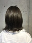 ベージュイヤリングカラー