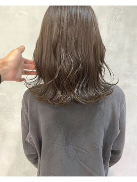 キチ(kichi.) [kichi.] ミディアム×くすみベージュ