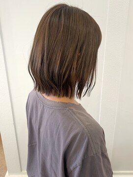 パル バイ ラベスト(Pal by lovest) 束感◎切りっぱなしボブ×オリーブグレージュ