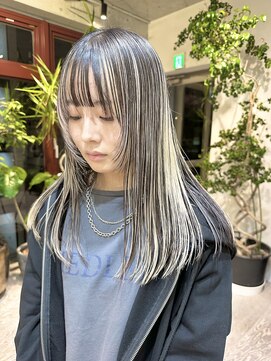 ヲタク(wotaku.) アンブレラカラーホワイトシルバーアッシュレイヤーカットロング