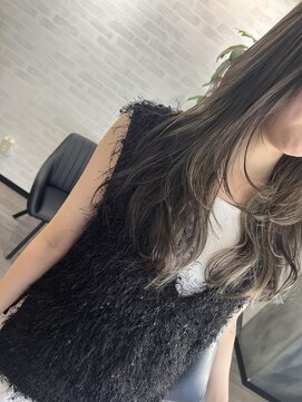 クラッチバイシオンアグリゲイト(CLUTCH by Zi-on aggregate) 透明感max！オリーブグレージュ