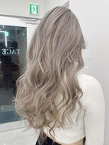 テイス 新宿(TACE)&nbsp;ホワイトグレー[メルティカラー/フェミニンロング/新宿]