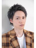 顔を出す潔いウルフショート
