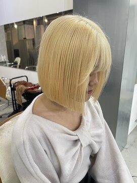 ホワイト 梅田(white) 抜きっぱなしブロンド×ボブ>