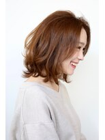 チェルモ(CHELUMO)&nbsp;くびれが美しいアンニュイミディアム