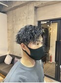 ツイストスパイラルパーマメンズマッシュツーブロック刈り上げ