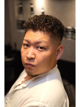 ブロートーキョーバーバーショップ 神田店(Bro Tokyo BARBERSHOP) 【神田】40代オススメトップパーマフェードスタイル