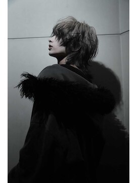 シン(syn) 中性ウルフ ホワイトエンドカラー